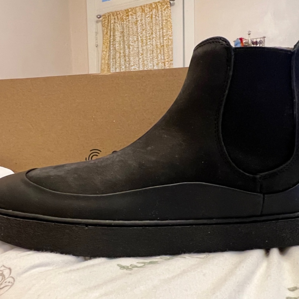 Groundies barefoot Black Chelsea Boot